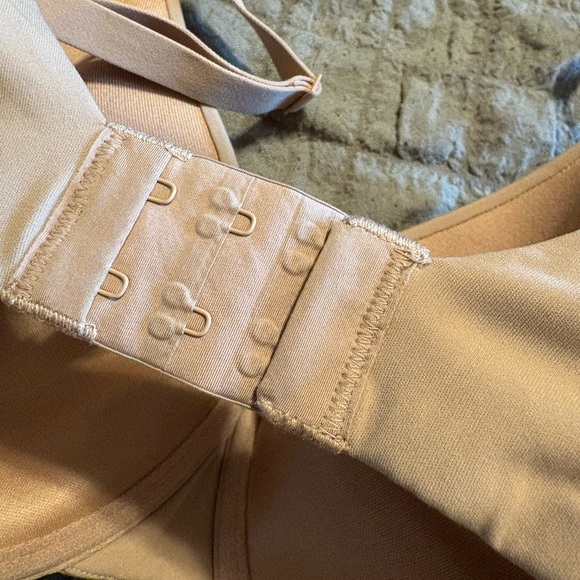 SKIMS Seamless T-Shirt Bra | Nude / Sand | Size 32DDD | Authentic (0687) - Picture 6 of 7